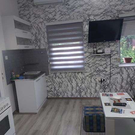 Eid Apartment Мостар Екстериор снимка